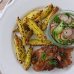 Teriyaki-Lachs mit Sesamkartoffeln und Gurken-Radieschen-Salat