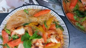 Schnelle Currysuppe mit Glasnudeln, Garnelen und Gemuese