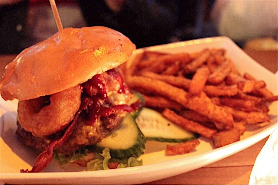 The Harp Hannover Burger Pommes