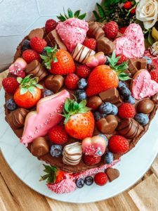 Schoko-Karamell-Himbeertorte zum Valentinstag