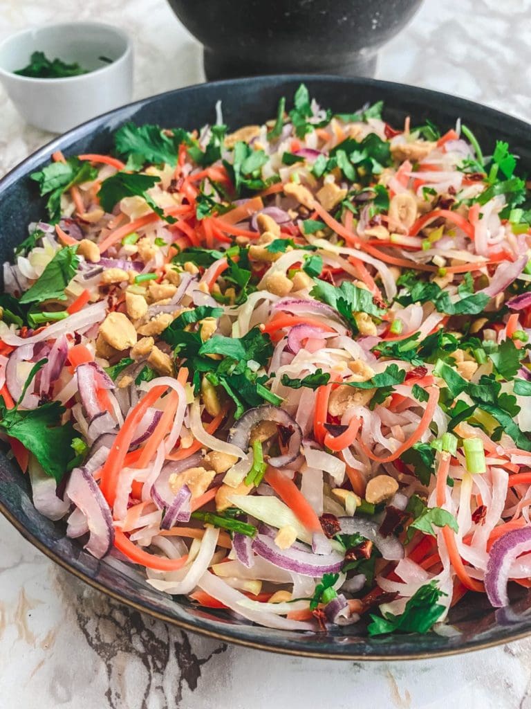 Nom aka Goi - vietnamesischer Möhren-Kohlrabi-Salat