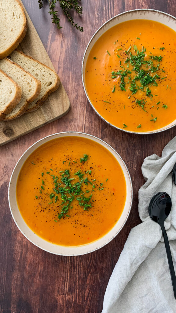 Scharfe Kürbissuppe mit Möhren &amp; Paprika - Mimi &amp; Rose Food Love