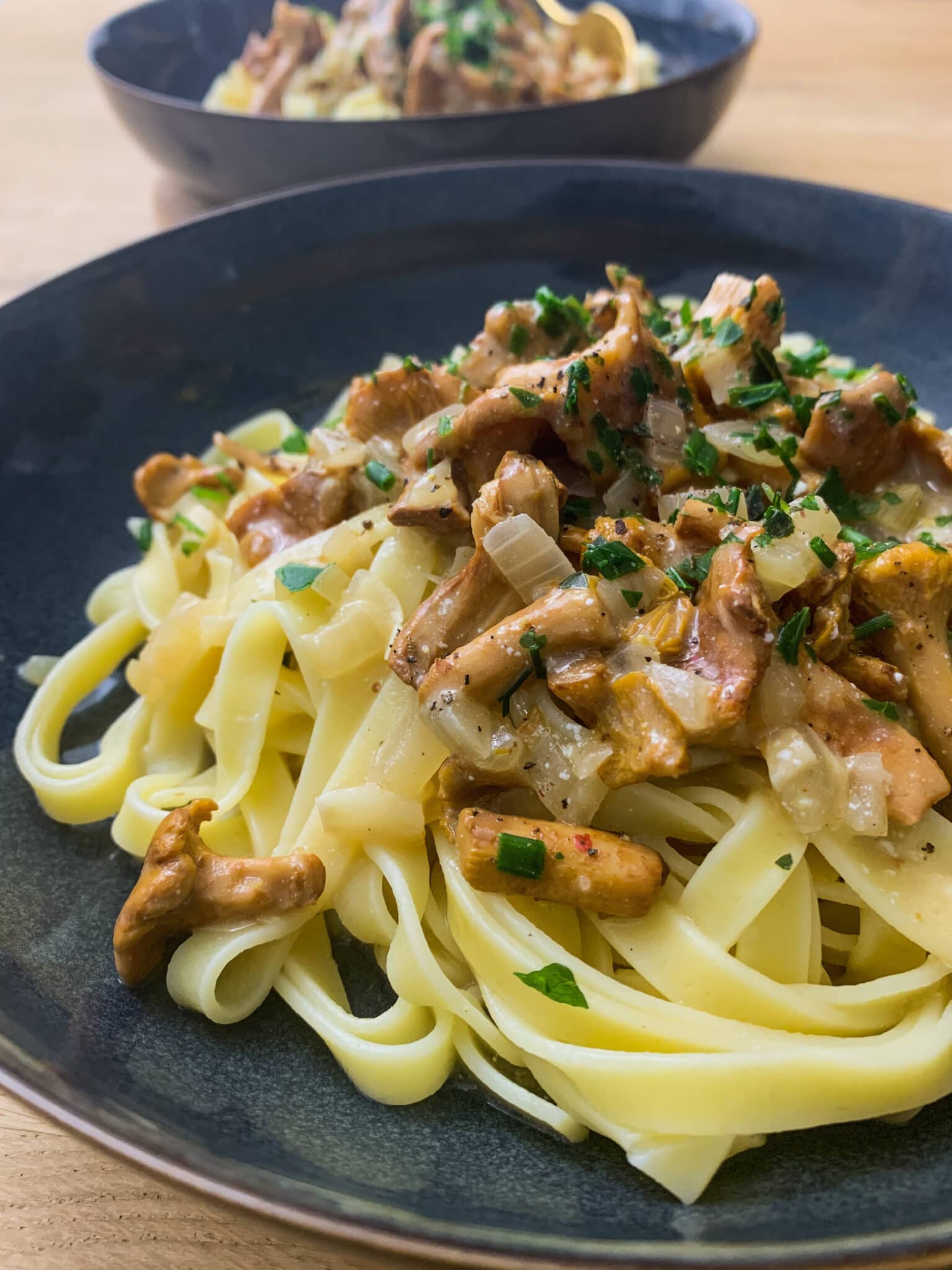 Tagliatelle mit Pfifferlingen in Weißweinsauce - Mimi & Rose Food Love Tagliatelle mit Pfifferlingen in Weißweinsauce - Mimi & Rose Food Love