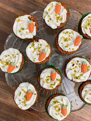 Rezept saftige und vegane Möhren Cupcakes mit Zitronenfrosting