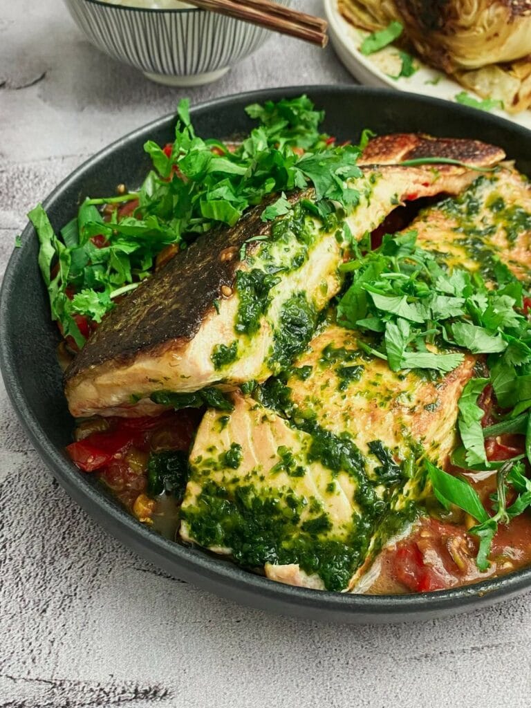 Rezept gebratener Lachs mit Bärlauch und Tomaten