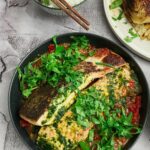 Rezept gebratener Lachs mit Bärlauch und Tomaten