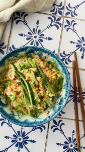 Asiatische Nudeln mit Erdnusssauce