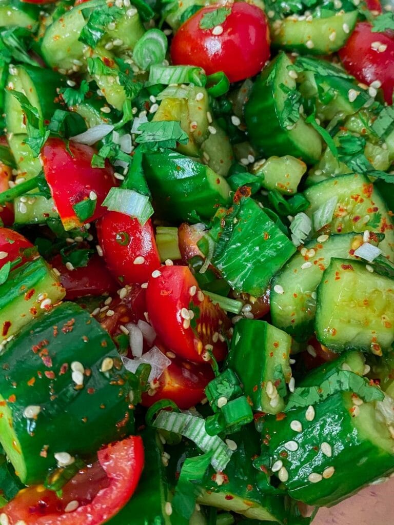 Asiatischer Gurken-Tomaten-Salat - einfach &amp; erfrischend - Mimi &amp; Rose