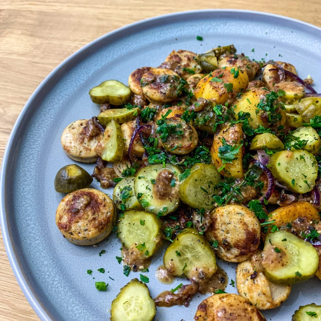 Bayerische Knödelpfanne mit Weißwurst