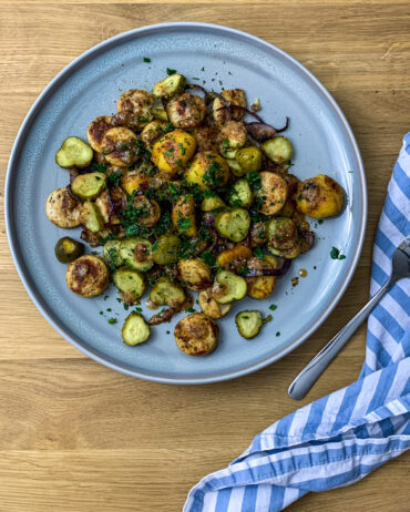 Bayerische Knödelpfanne mit Weißwurst