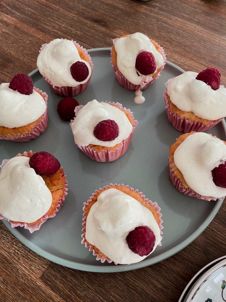 Himbeer-Salted-Caramel-Cupcakes