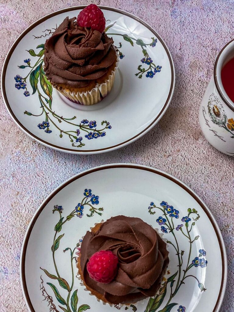 einfache Himbeer-Schoko-Cupcakes