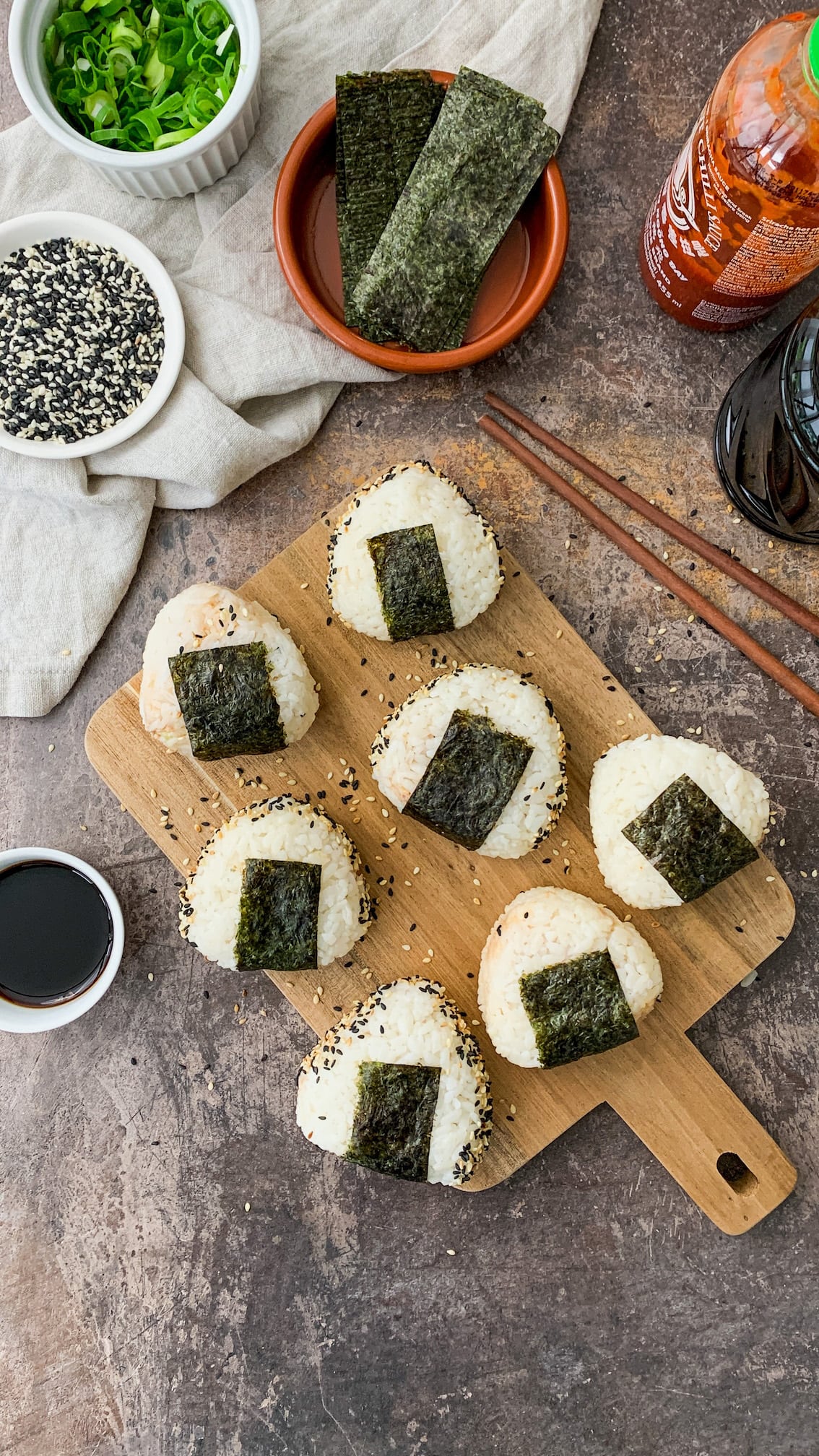 Onigiri mit Thunfischfüllung - Schnelle japanische Reisbällchen - Mimi ...