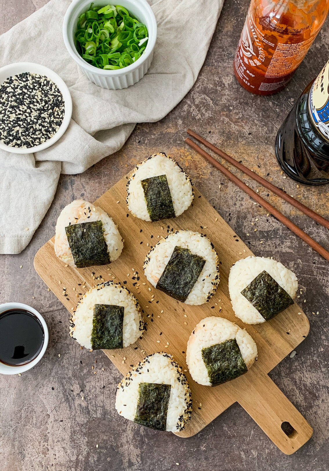 Onigiri mit Thunfischfüllung - Schnelle japanische Reisbällchen - Mimi ...