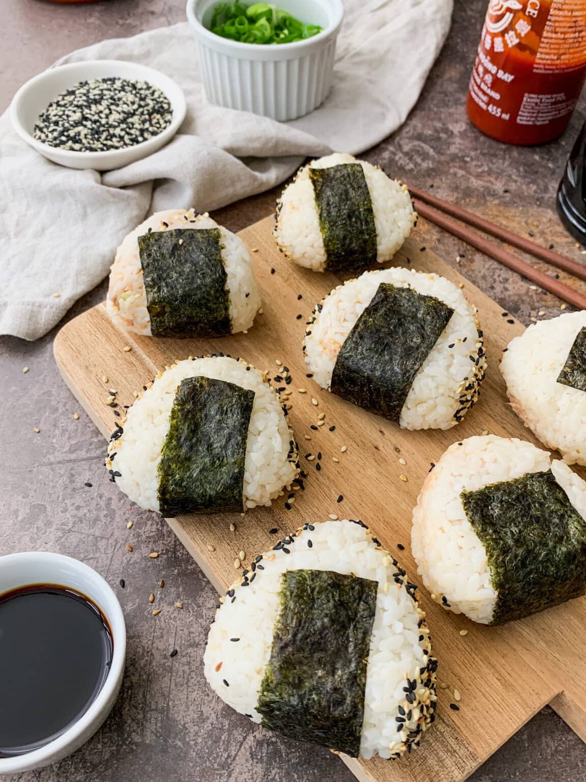 Onigiri mit Thunfischfüllung - Schnelle japanische Reisbällchen - Mimi ...
