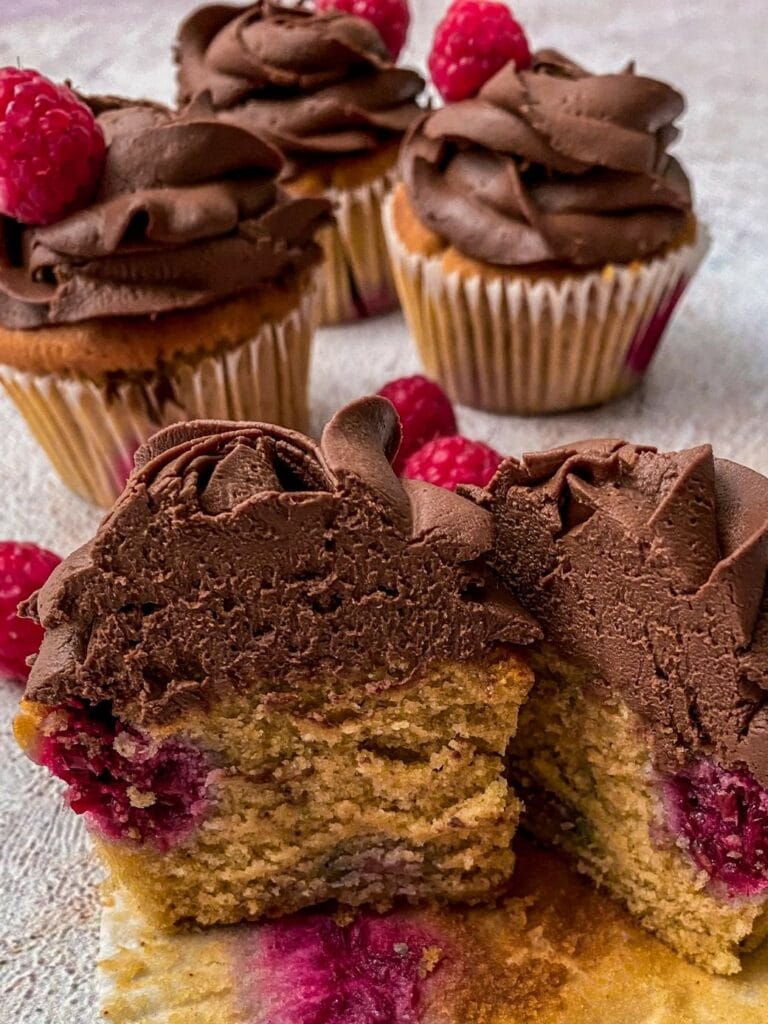 einfaches Rezept: Schoko-Himbeer-Cupcakes