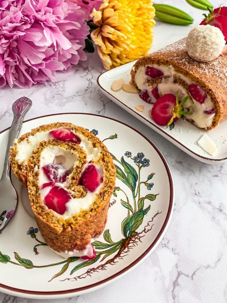 Erdbeer-Kokos-Biskuitrolle - Einfaches Rezept