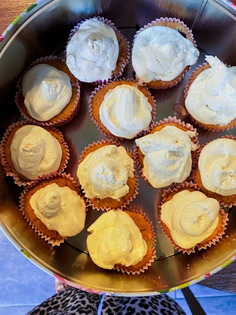 optisch misslungene Himbeer-Rhabarber-Cupcakes