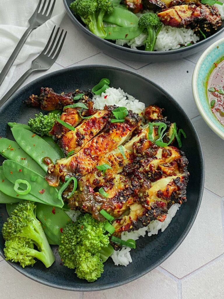 Saftige Teriyaki-Hühnchenschenkel aus dem Airfryer