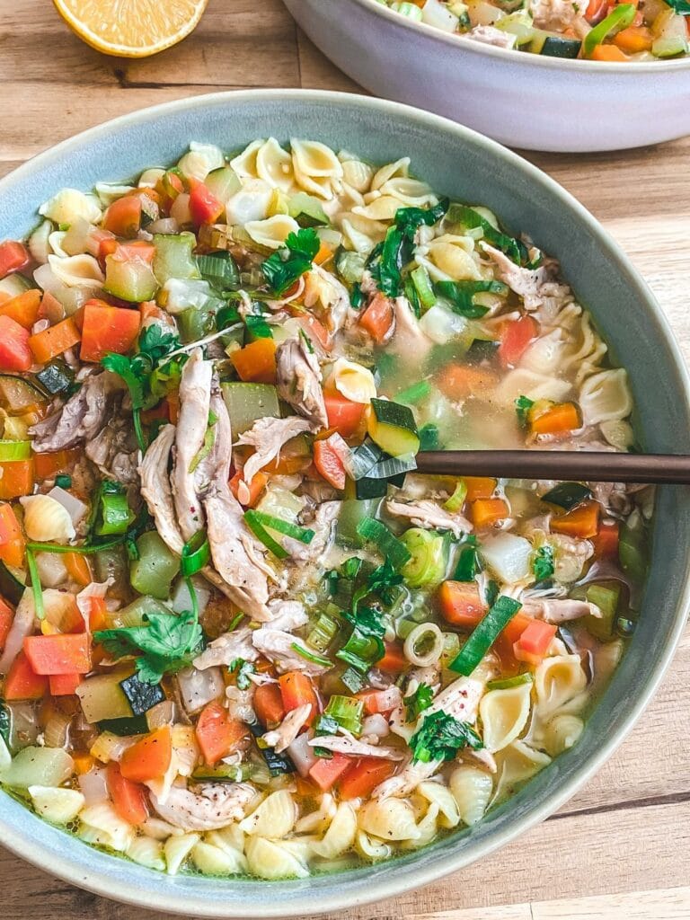 Súp Nui Gà - vietnamesische Hühnersuppe mit Nudeln