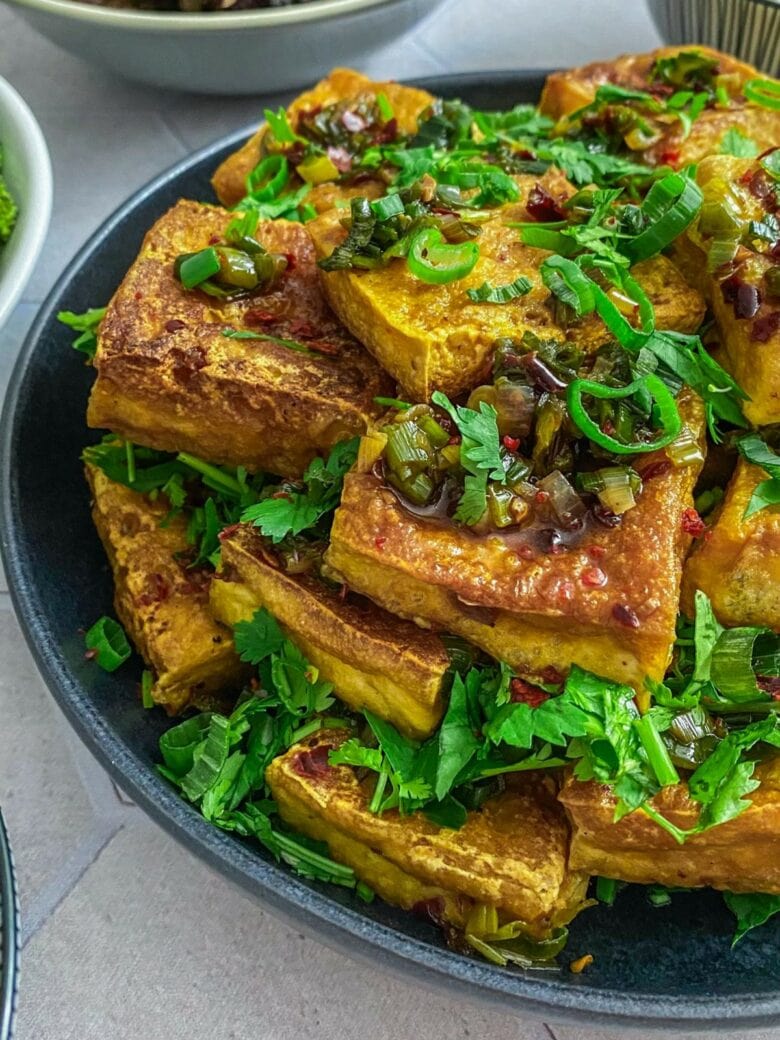 Đậu phụ rim mắm hành - gebratener Tofu in Fischsauce mit geschmolzenen ...