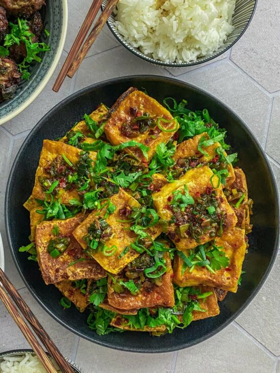 Đậu phụ rim mắm hành - gebratener Tofu in Fischsauce mit geschmolzenen ...