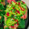 High Protein Abendbrot: Stulle deluxe mit Lachs, körnigem Frischkäse und Babyspinat