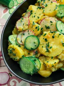 Klassischer Kartoffelsalat - einfaches und veganes Rezept