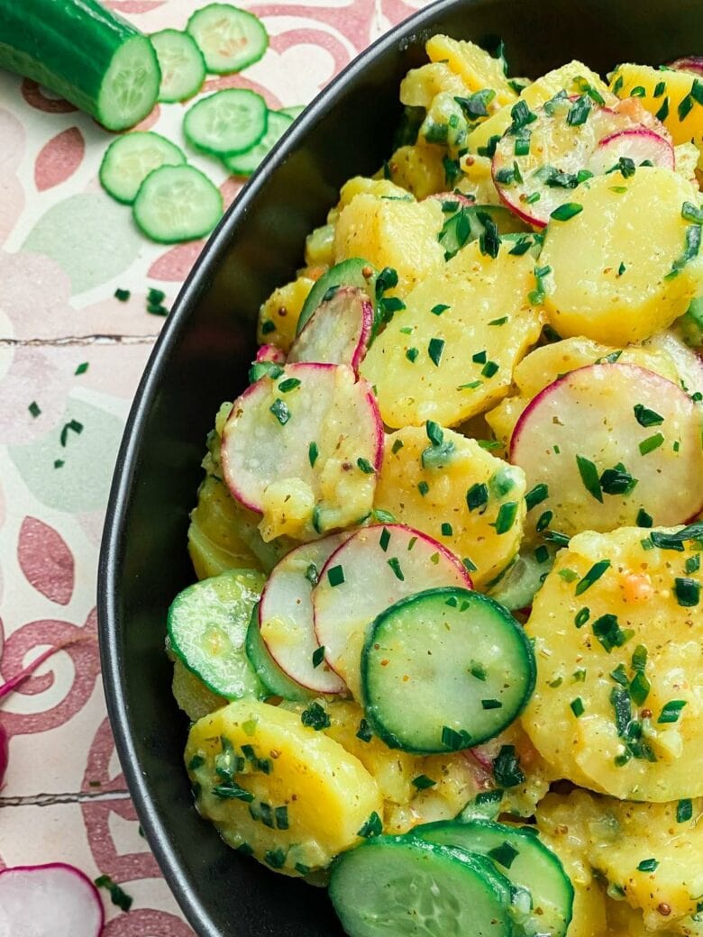 Omas veganer Kartoffelsalat – Der Klassiker mit Brühe, Essig und Öl ...