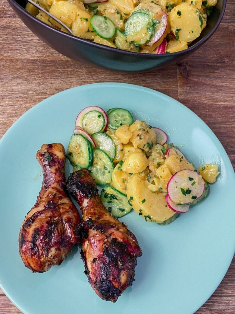 Omas veganer Kartoffelsalat – Der Klassiker mit Brühe, Essig und Öl ...