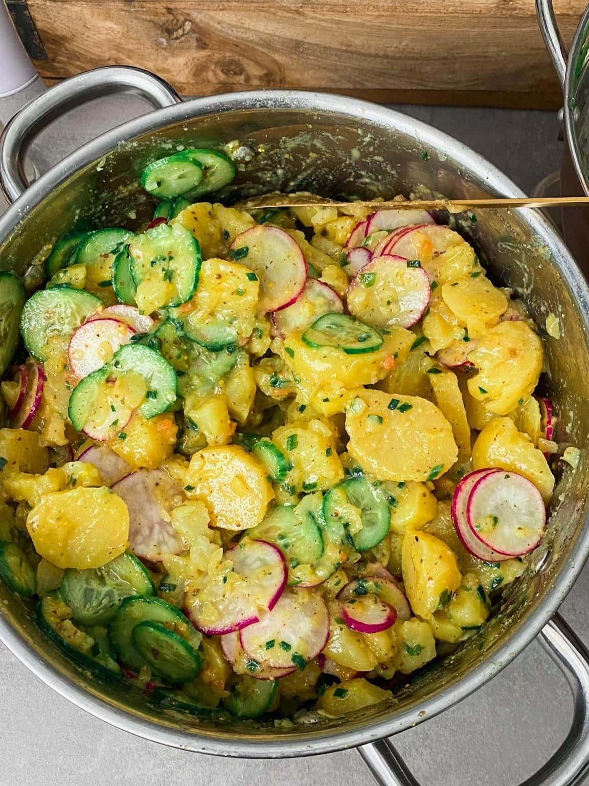 Omas veganer Kartoffelsalat – Der Klassiker mit Brühe, Essig und Öl ...