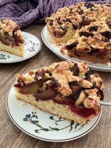 Einfacher Zwetschgenkuchen mit Rührteig - Omas Rezept