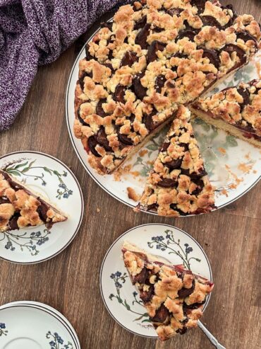 Einfacher Zwetschgenkuchen mit Rührteig - Omas Rezept