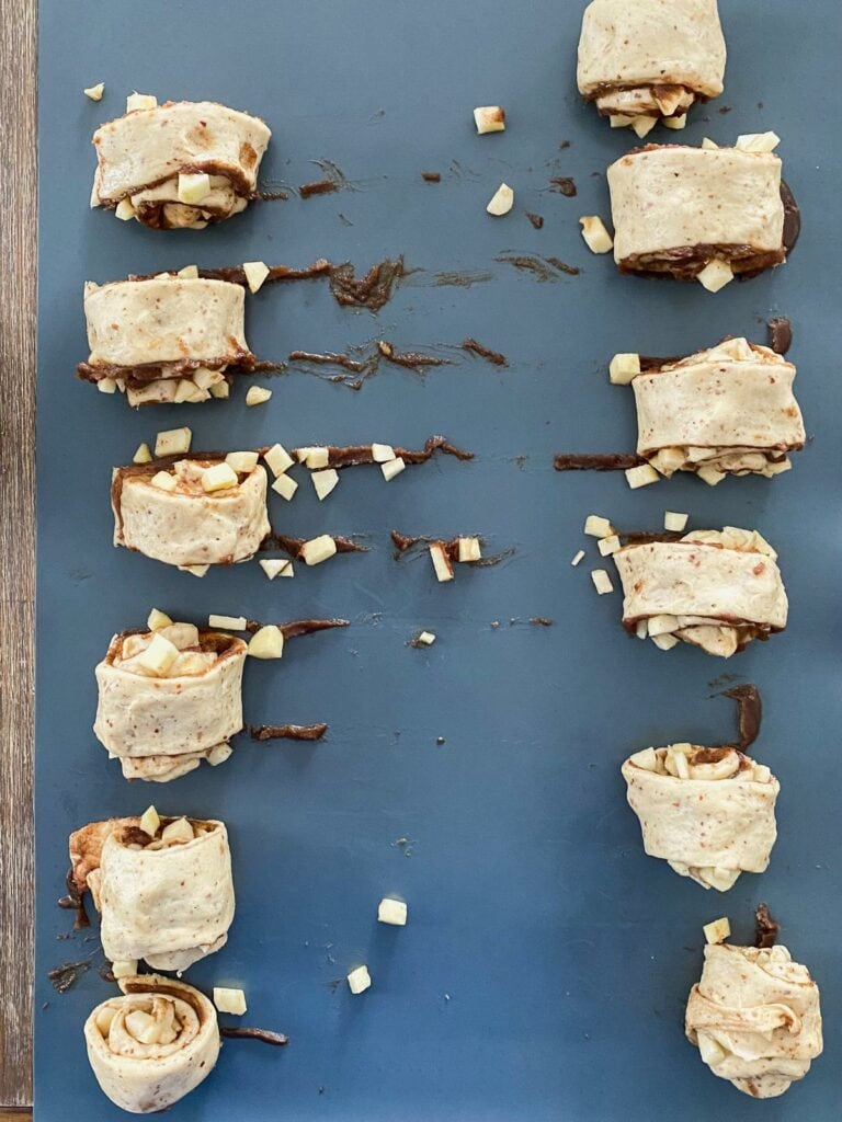 Apfel-Zimtschnecken mit Salzkaramell-Frosting