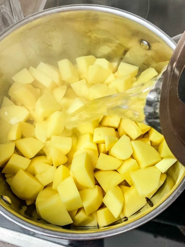Grünkohl-Kürbis-Kartoffelbrei mit Bergwurst