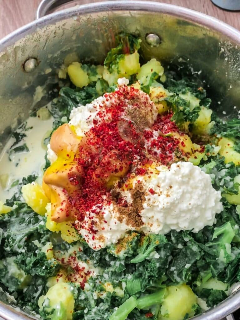 Grünkohl-Kürbis-Kartoffelbrei mit Bergwurst