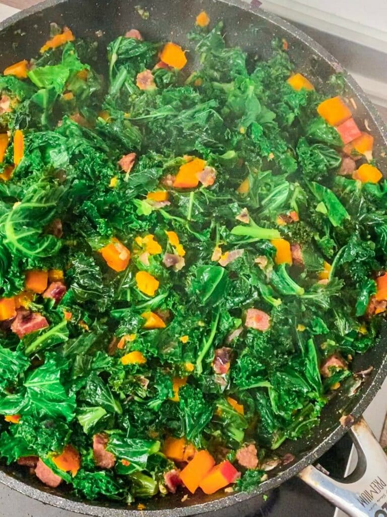 Grünkohl Pfanne mit Kürbis, Mettenden und Knödeln - schnelle Feierabendküche Rezept