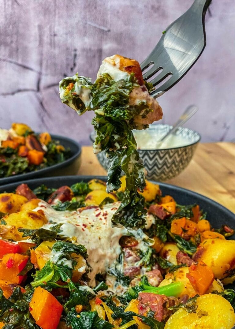 Knödel-Pfanne mit Grünkohl, Hokkaido und Mettenden – Deftige ...