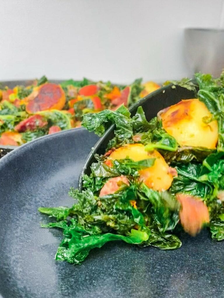 Grünkohl Pfanne mit Kürbis, Mettenden und Knödeln - schnelle Feierabendküche Rezept