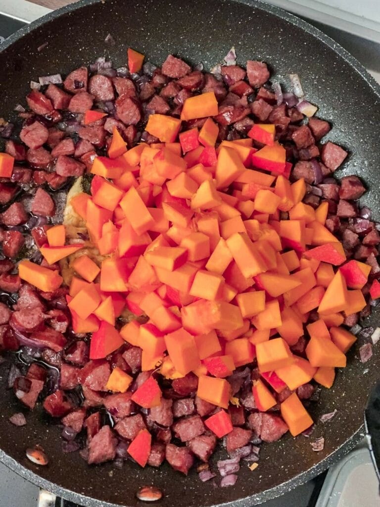 Grünkohl Pfanne mit Kürbis, Mettenden und Knödeln - schnelle Feierabendküche Rezept