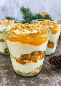 Einfaches und schnelles Glasdessert mit Mandarin-Orangen