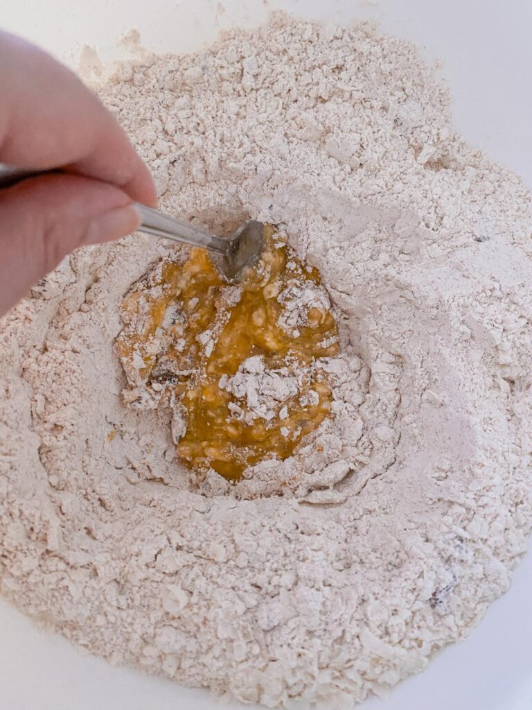 Würzige Brötchen-Sonne mit Lauch, Parmesan und getrockneten Tomaten