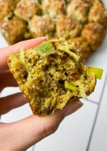 Würzige Brötchen-Sonne mit Lauch, Parmesan und getrockneten Tomaten