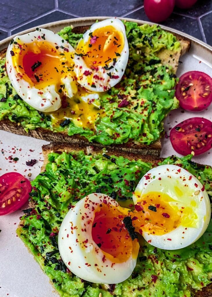 Avocado-Brot mit Ei - einfaches und schnelles Rezept