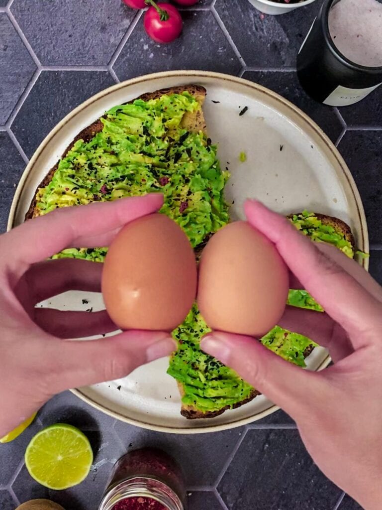 Avocado-Brot mit Ei - einfaches und schnelles Rezept