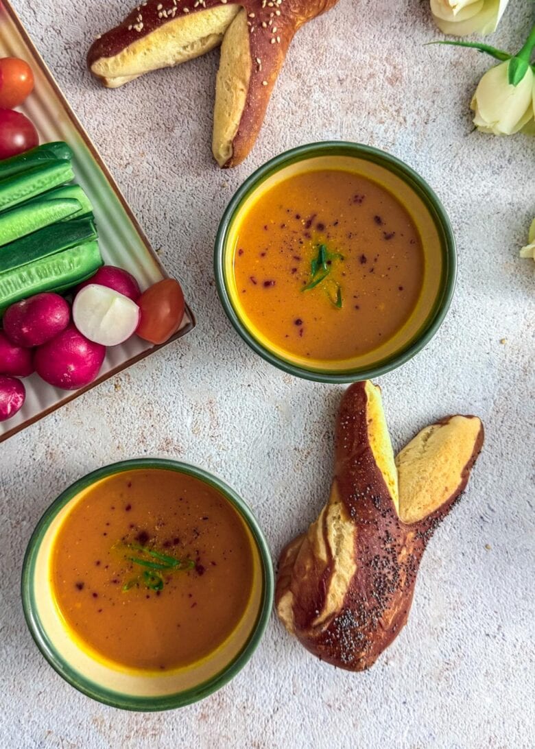 Cremige Ingwer-Karottensuppe – perfekt für Ostern - Mimi &amp; Rose Food Love