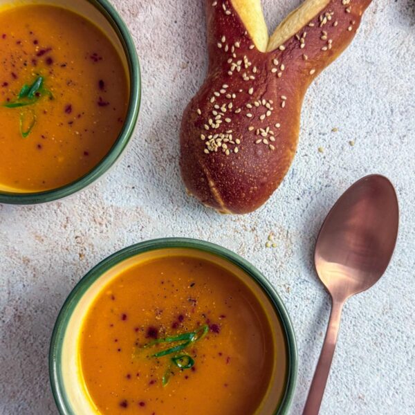 Cremige Ingwer-Karottensuppe – perfekt für Ostern - Mimi &amp; Rose Food Love