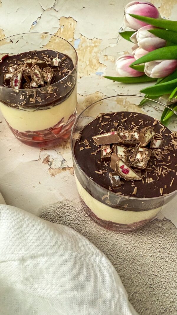 High Protein Yogurette Bowl mit frischen Erdbeeren – Schnell & einfach ... High Protein Yogurette Bowl mit frischen Erdbeeren – Schnell & einfach ...