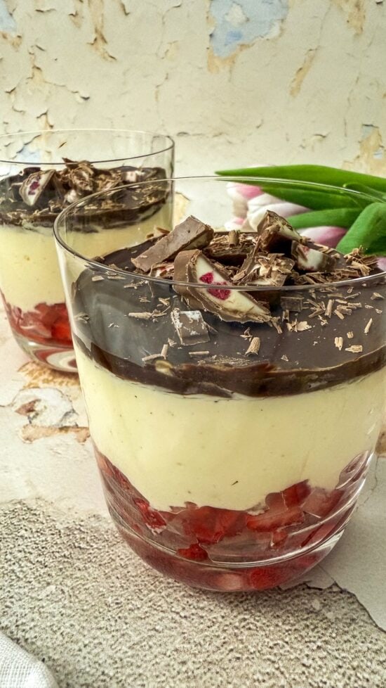 High Protein Yogurette Bowl mit frischen Erdbeeren – Schnell & einfach ... High Protein Yogurette Bowl mit frischen Erdbeeren – Schnell & einfach ...