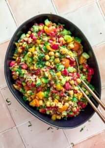 Sommerlich bunter Kichererbsensalat - veganes Rezept